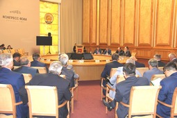 Участники заседания — руководители муниципалитетов республики