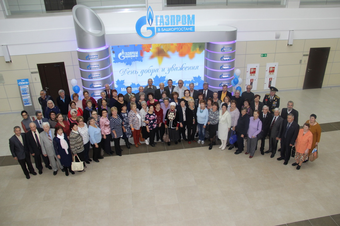 Традиционное фото на память в центральном офисе ООО "Газпром трансгаз Уфа"