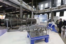 В основе экспозиции ООО "Газпром трансгаз Уфа" —  макет перспективного высокоэффективного газотурбинного двигателя АЛ-41СТ-25