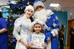 Свыше тысячи новогодних подарков отправились детям со всей республики