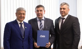 Слева направо: генеральный директор "Газпром трансгаз Уфа", начальник Дюртюлинского ЛПУМГ, председатель "Газпром трансгаз Уфа профсоюз"