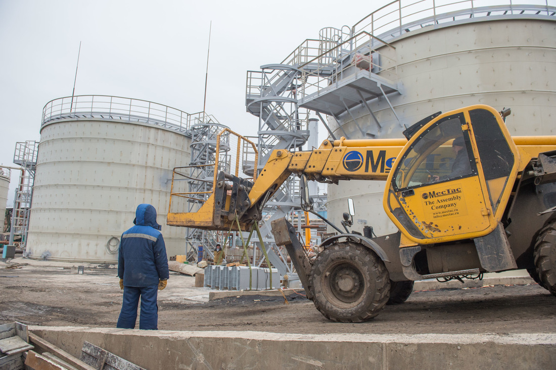 Строительство резервуарного парка ведет АО «Салаватнефтехимремстрой».