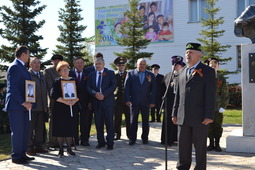 На церемонию приехали родные и близкие фронтовиков