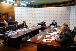 Участники заседания межведомственной комиссии по вопросам взаимодействия региона с республиканскими организациями ПАО «Газпром»