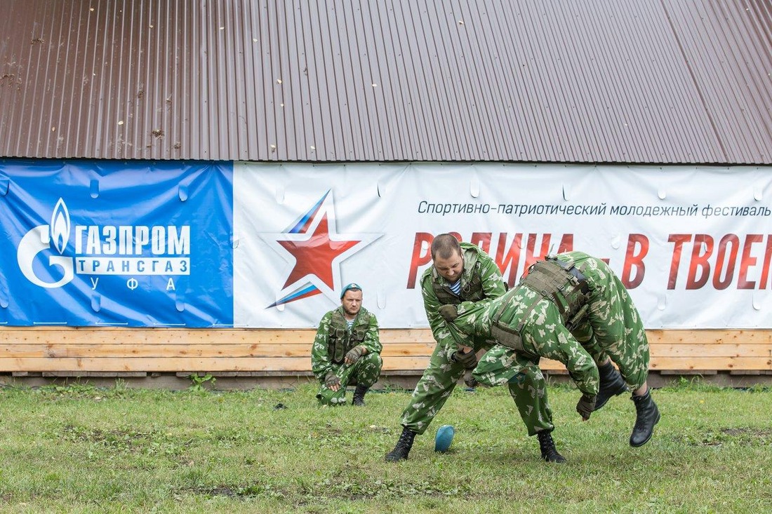 Показательные выступления представителей организации "Ветераны десантных войск и спецназа Республики Башкортостан"