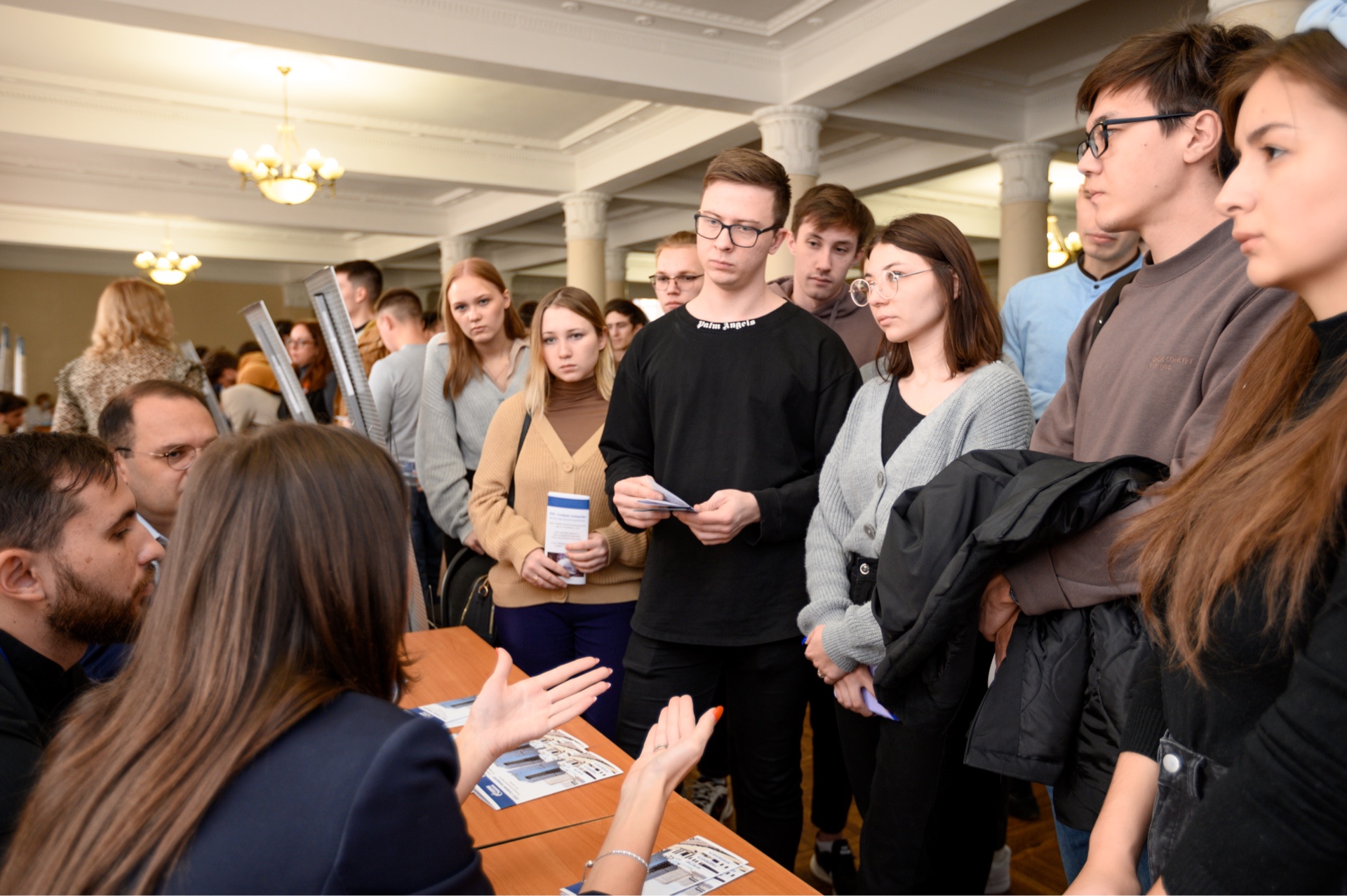 Программа содействие занятости молодежи. Молодежь. Эксперт фото. Ярмарка вакансий.